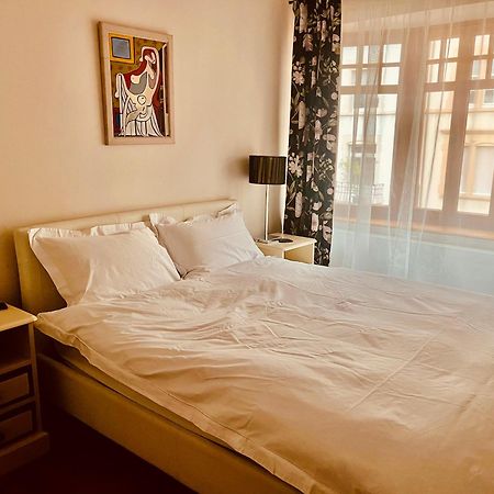 Georgian Guest Rooms Basel Bagian luar foto