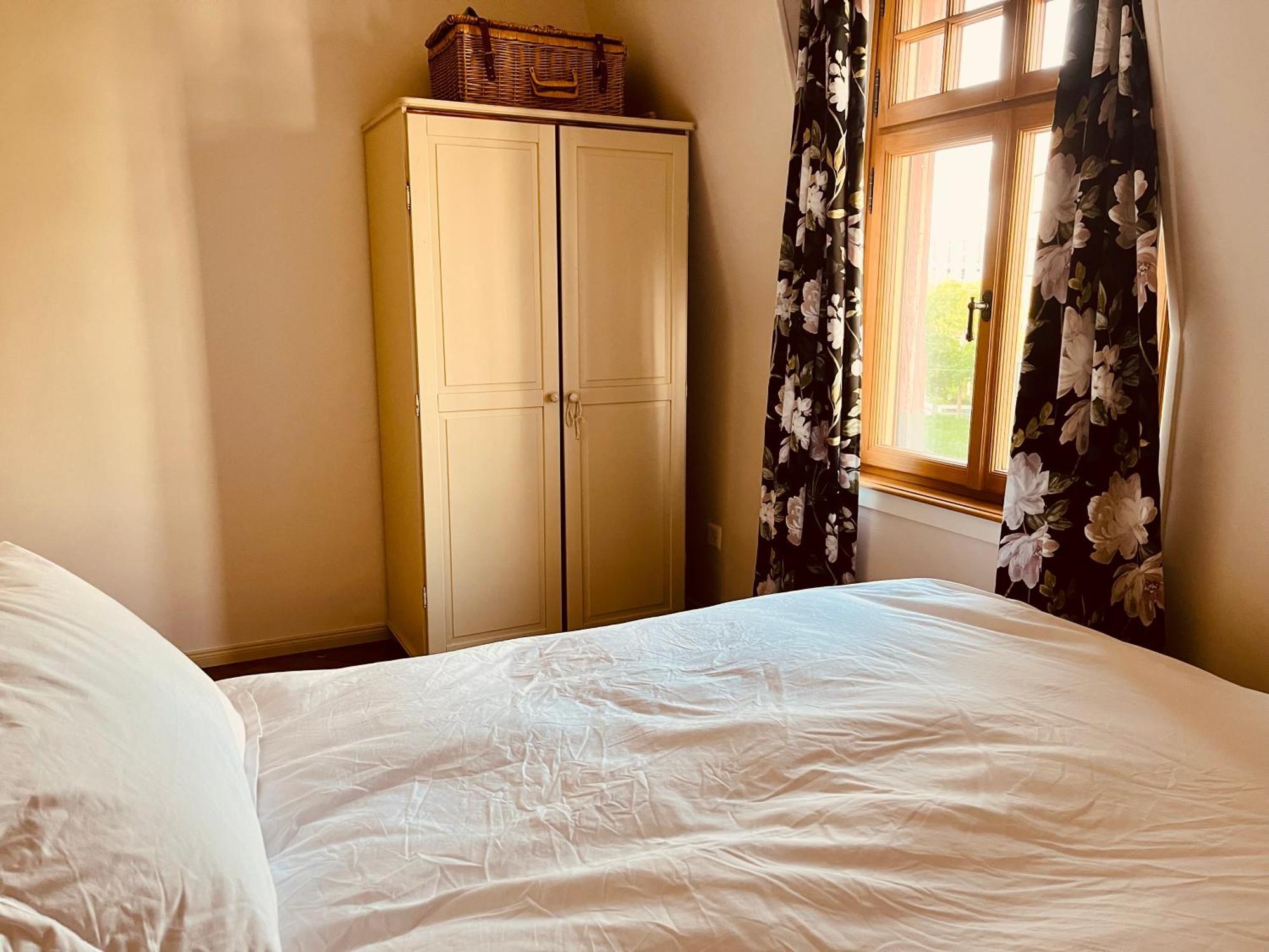 Georgian Guest Rooms Basel Bagian luar foto