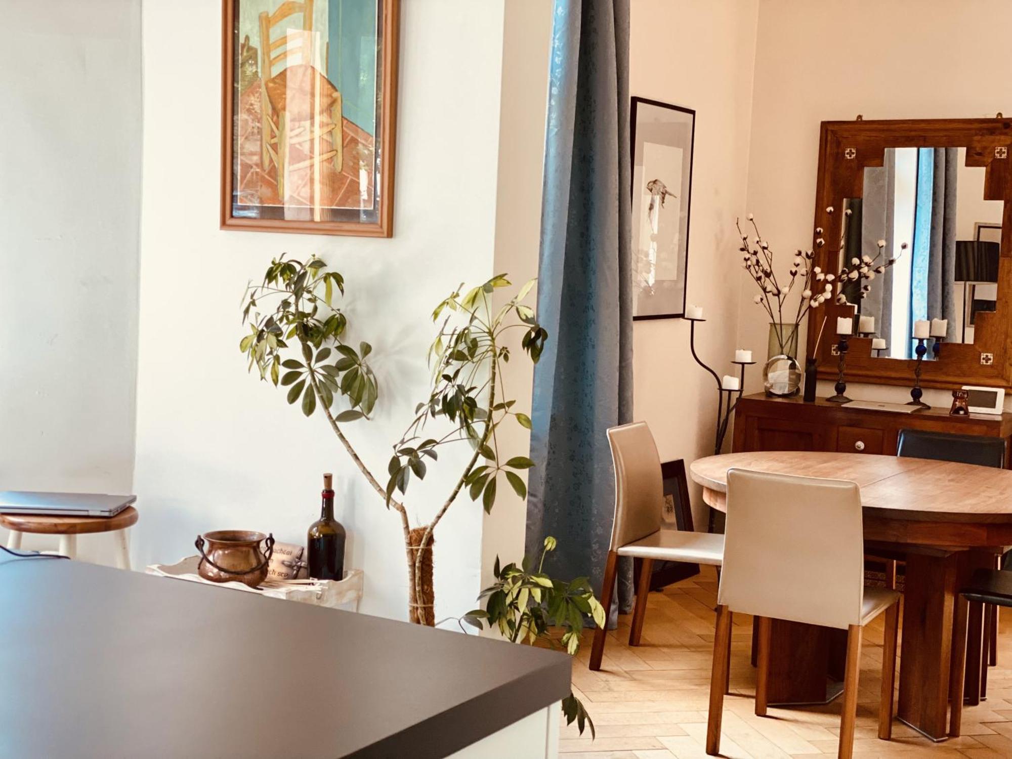 Georgian Guest Rooms Basel Bagian luar foto
