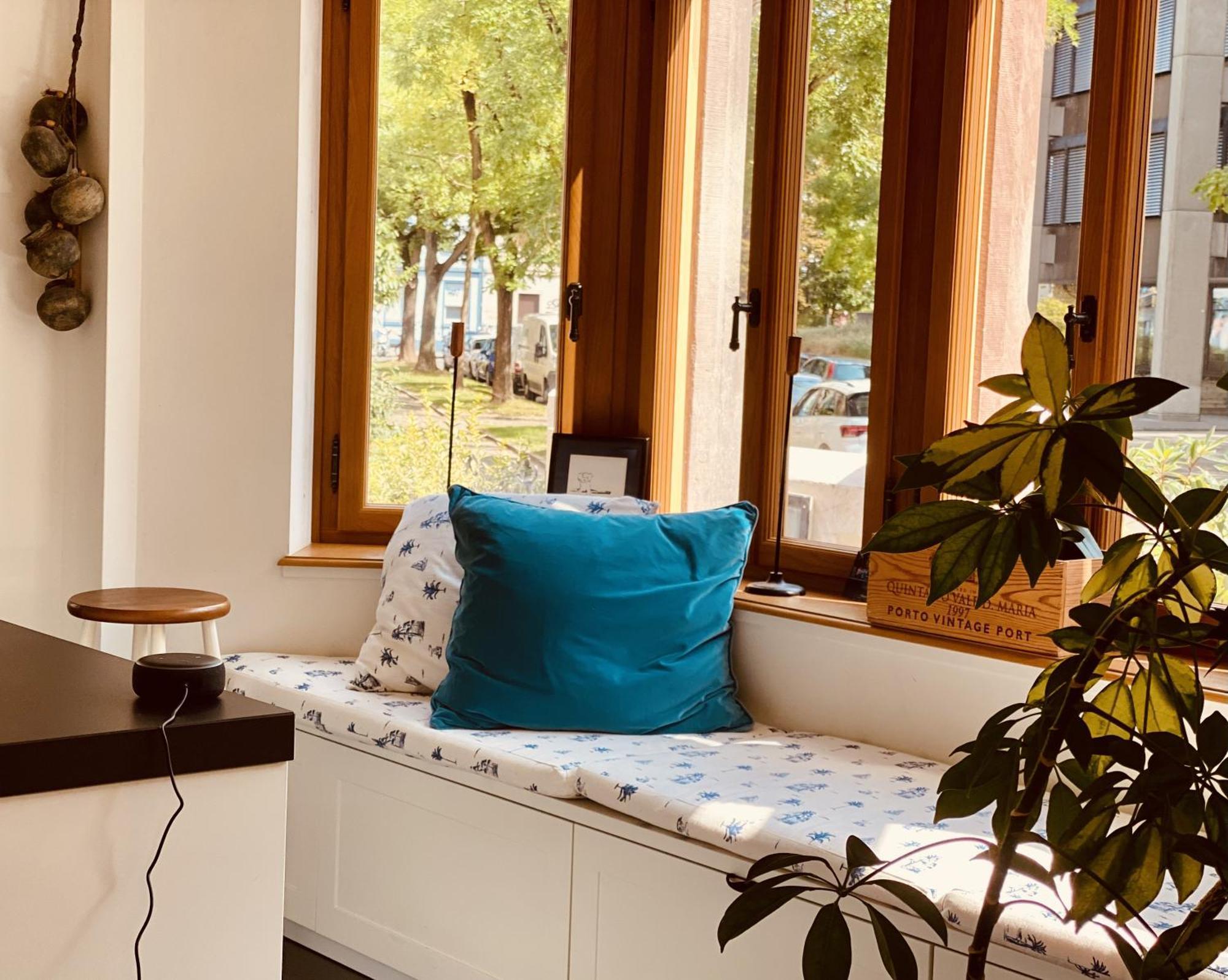 Georgian Guest Rooms Basel Bagian luar foto